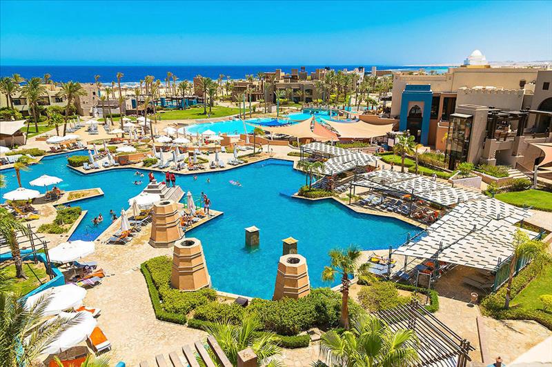 Crowne Plaza Sahara Oasis 2